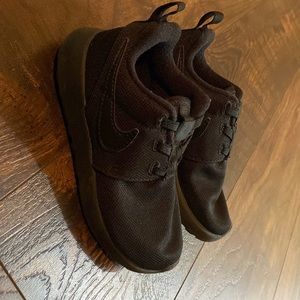 Toddler Nike Sneakers Size 9C